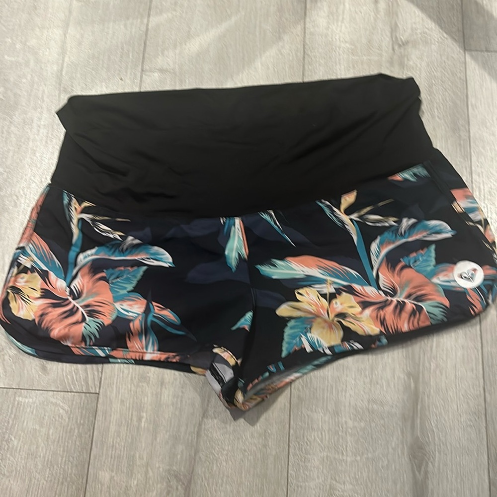Women’s Roxy Swim Shorts size L. floral and very comfortable lightly worn